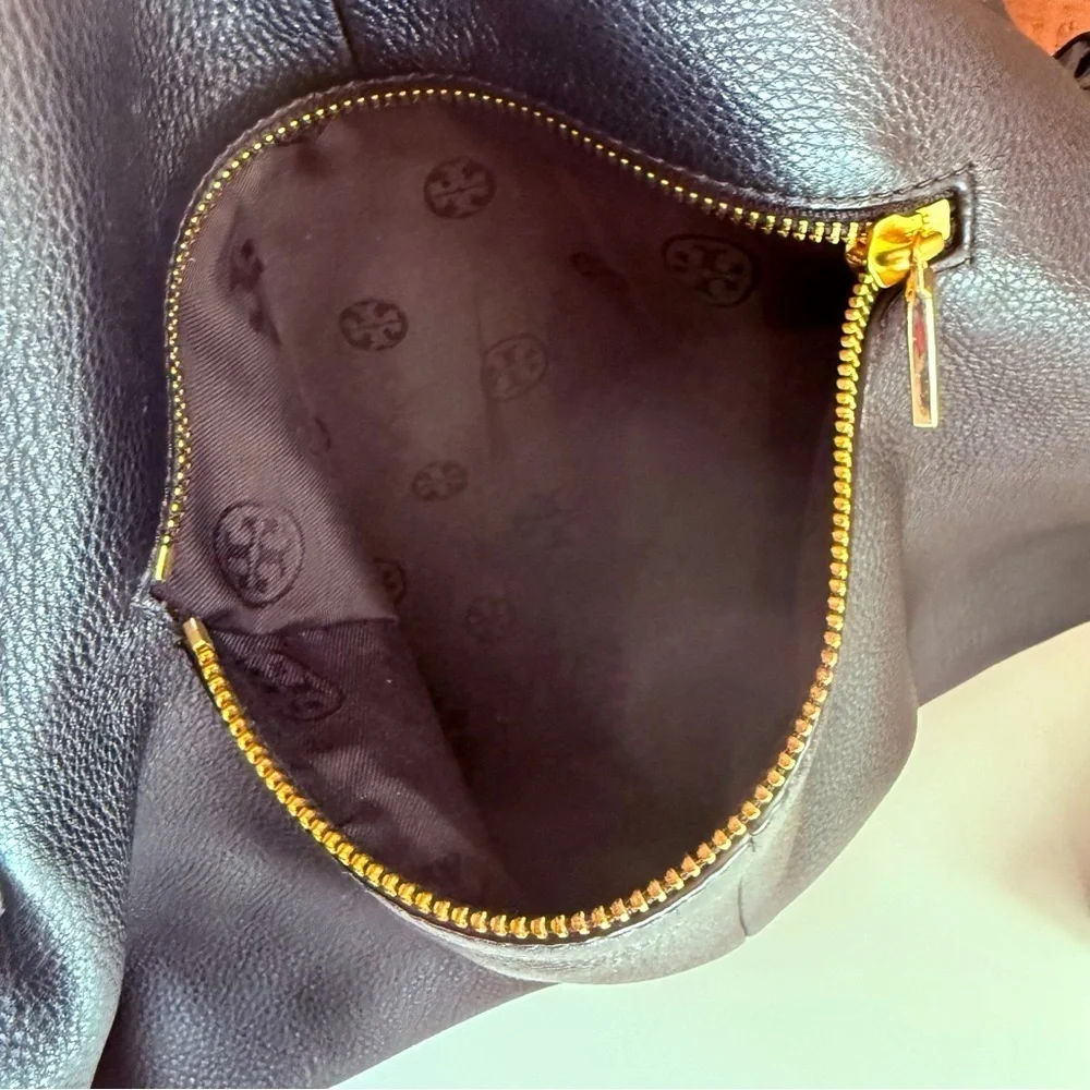 Tory Burch Marion East West in Black Pebbled Leather Bag